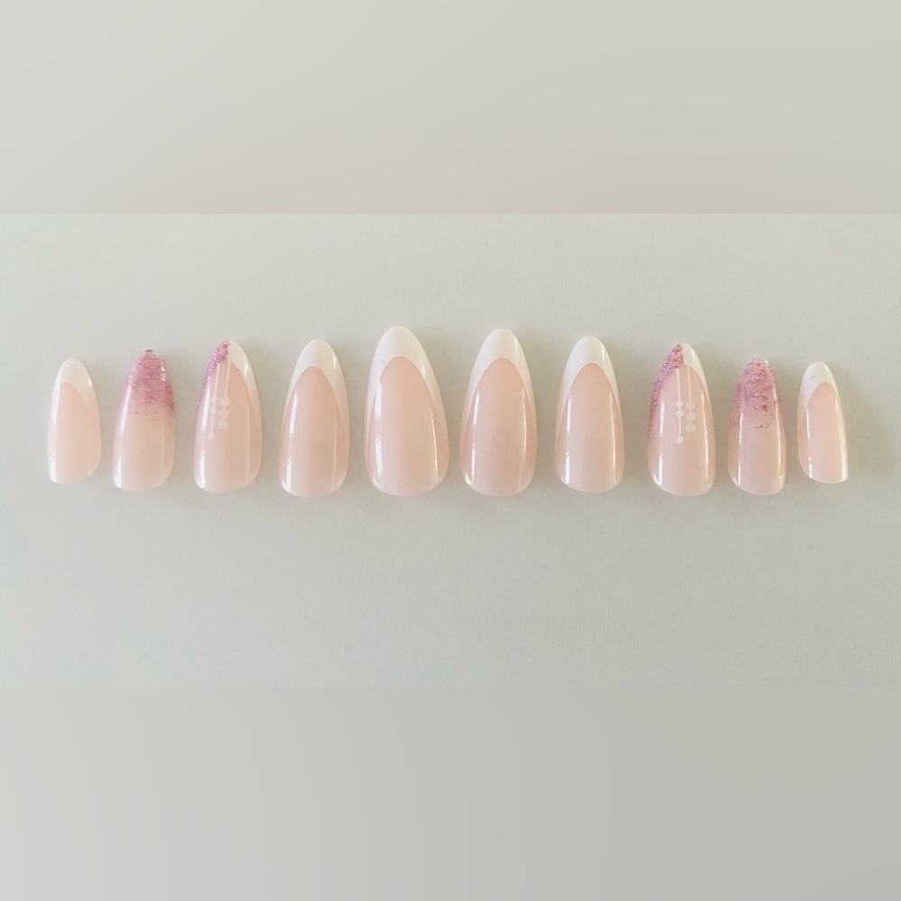 Press On Nails - Picture 2 of 2
